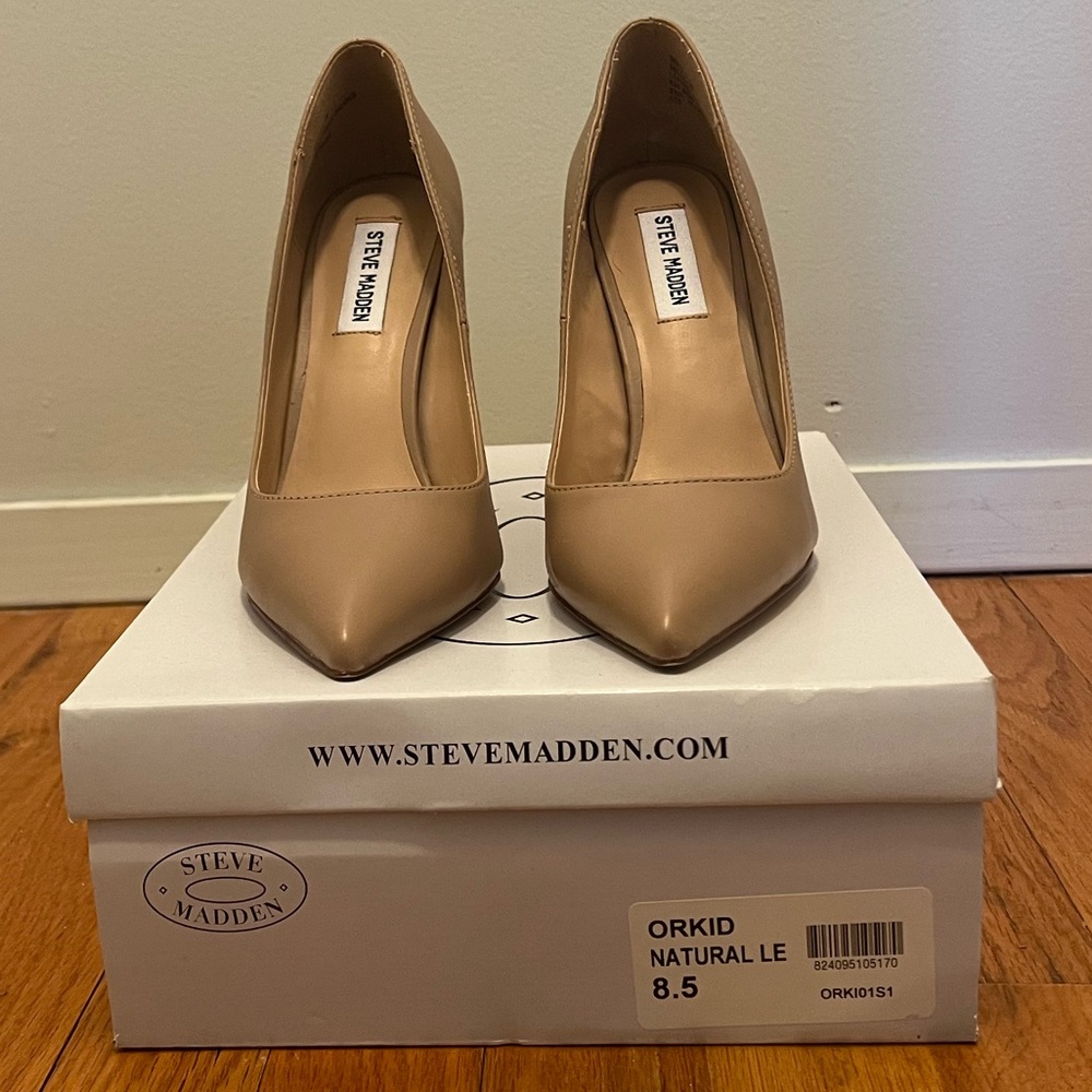 In perfect condition nude heels! Worn only once